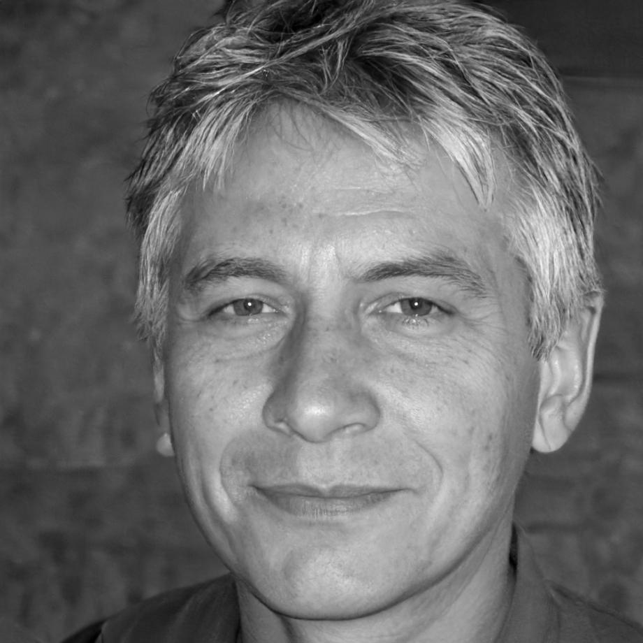 Instructor Carlos Mendoza